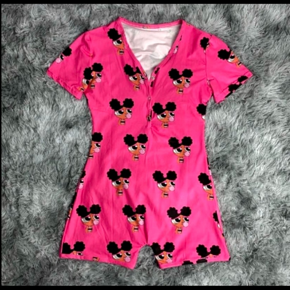Clothes - Picture 4 of 8